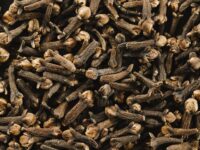 a pile of cloves